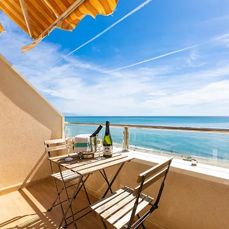 Apartamento El Velero Primera Linea Playa Hotel *