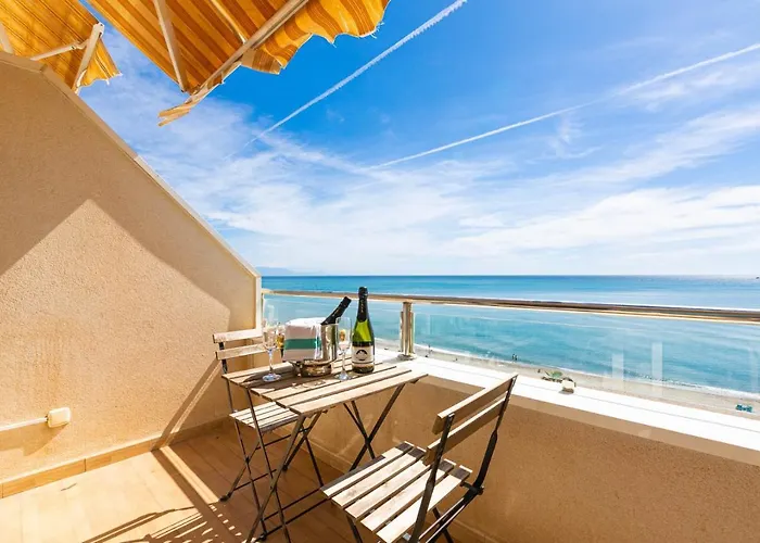 Apartamento El Velero Primera Linea Playa Hotel *